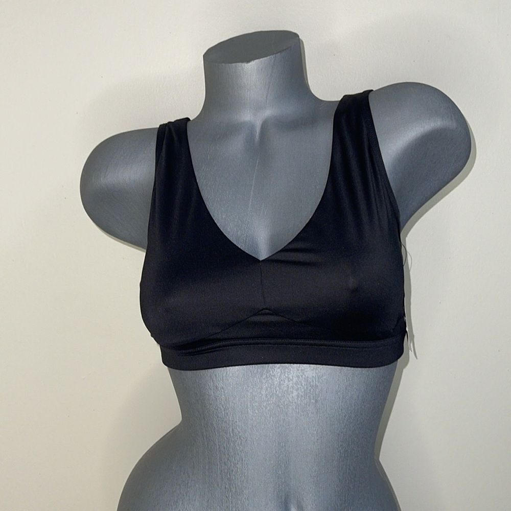 Victoria’s Secret VSX Sport Bra Wire free Unlined. Size Small. NWT